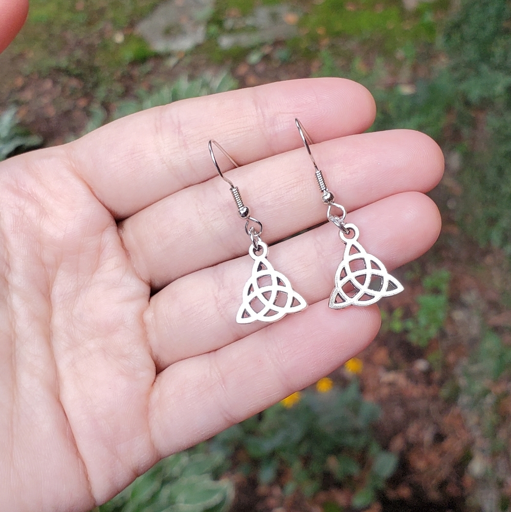 NWOT Silver Celtic Knot Triquetra Trinity Earrings - Picture 7 of 9